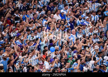 Lusail, Qatar. 13th Dec, 2022. Lusail Torcida Stadium dell'Argentina durante la partita tra Argentina e Croazia, valida per la semifinale della Coppa del mondo, che si tiene presso lo Stadio Nazionale di Lusail, Qatar. (Marcio Machado/SPP) Credit: SPP Sport Press Photo. /Alamy Live News Foto Stock