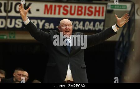 Daniel Goethals, allenatore capo di Mons, si è recato durante la partita di basket tra Mons-Hainaut e Antwerp Giants, sabato 02 febbraio 2019 a Mons, il giorno 15 del concorso di basket della prima divisione belga della 'EuroMillions League'. BELGA PHOTO VIRGINIE LEFOUR Foto Stock