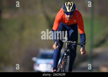 Il belga Dylan Teuns del Bahrain-Merida ha ritratto in azione durante la ricognizione del tracciato della 74th° edizione della gara ciclistica di una giornata Omloop Het Nieuwsblad, mercoledì 27 febbraio 2019. FOTO DI BELGA DAVID STOCKMAN Foto Stock