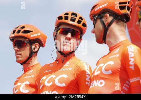 Belga Serge Pauwels (C) del CCC Team nella foto finale della gara ciclistica 'UAE Tour' 2019, a 145 km dal Dubai Safari Park a City Walk, Emirati Arabi Uniti, sabato 02 marzo 2019. L'edizione di quest'anno si svolgerà dal 24 febbraio al 2 marzo. FOTO DI BELGA YUZURU SUNADA FRANCE OUT Foto Stock