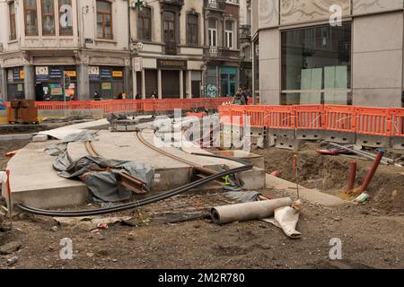 Liegi. Vallonia - Belgio 31-10-2021. Nuovi binari del tram. Posa di binari del tram in città. Foto Stock