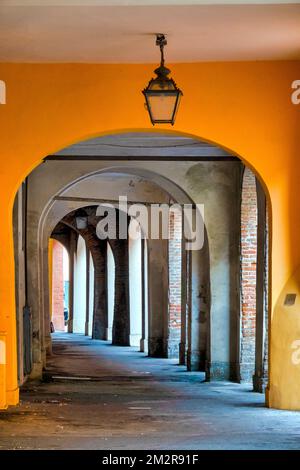 Portici in via Boccacanale di Santo Stefano, Ferrara, Italia Foto Stock