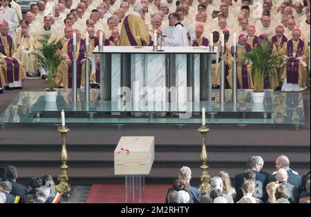 Immagine scattata durante la cerimonia funeraria del Cardinale Danneels, presso la Sint-Romboutskathedraal (Cathedrale Saint-Rombaut) di Mechelen, venerdì 22 marzo 2019. Il Cardinale Danneels morì il 14th marzo all'età di 85 anni. BELGA FOTO PISCINA BENOIT DOPPAGNE Foto Stock