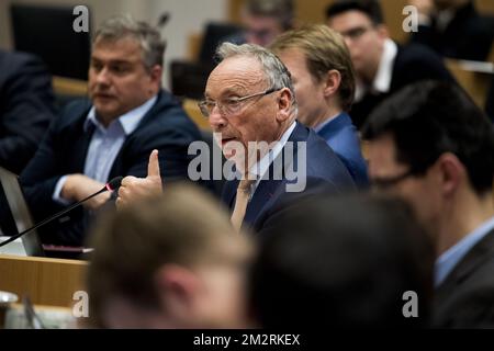 Francis Delperee del CDH ha illustrato nel corso di una sessione della commissione per la revisione costituzionale e la riforma istituzionale, al parlamento federale, a Bruxelles, martedì 26 marzo 2019. Oggi la commissione vota una proposta di revisione della costituzione per consolidare gli obiettivi e i principi climatici. FOTO DI BELGA JASPER JACOBS Foto Stock