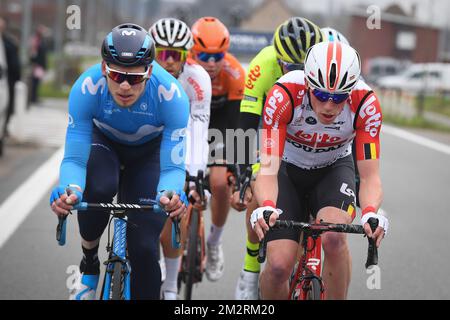 Il tedesco Jasha Sutterlin del Movistar Team e il belga Stan Dewulf di Lotto Soudal hanno mostrato in azione durante la fase d'élite maschile della gara ciclistica Driedaagse Brugge - De Panne, 200,3km da Brugge a De Panne, mercoledì 27 marzo 2019. FOTO DI BELGA DAVID STOCKMAN Foto Stock