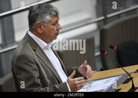 Il Ministro fiammingo del Welfare Jo Vandeurzen è stato illustrato nel corso di una sessione plenaria del Parlamento fiammingo a Bruxelles, mercoledì 03 aprile 2019. FOTO DI BELGA DIRK WAEM Foto Stock