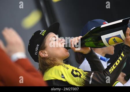 Olandese Annemiek van Vleuten di Mitchelton - Scott celebra sul podio la gara femminile del 'Ronde van Vlaanderen - Tour des Flandres - Tour of Flanders', gara ciclistica di un giorno, 270,1km da Anversa a Oudenaarde, domenica 07 aprile 2019. FOTO DI BELGA YORICK JANSENS Foto Stock