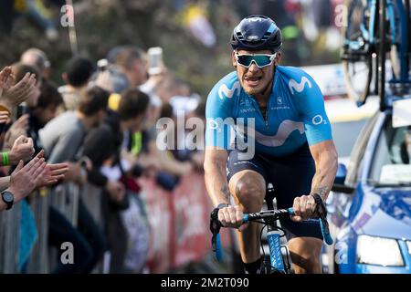 Il tedesco Jasha Sutterlin del Movistar Team ha ritratto in azione alla salita 'Oude Kwaremont' a Kluisbergen durante la 103rd edizione della 'Ronde van Vlaanderen - Tour des Flandres - Tour of Flanders', gara ciclistica di un giorno, 270,1km da Anversa a Oudenaarde, domenica 07 aprile 2019. BELGA FOTO KRISTOF VAN ACCOM Foto Stock