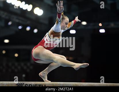 La ginnastica belga Jade Vansteenkiste ha ritratto in azione al fascio durante le qualifiche ai Campionati europei di Gomanistica artistica a Szczecin, Polonia, giovedì 11 aprile 2019. La CE si svolge dal 10 al 14 aprile. FOTO DI BELGA ERIC LALMAND Foto Stock