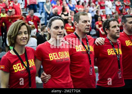 Belgium Assistant coach Laurence Courtois, il dottor belga Maud Lejeune, la kine belga Patrice Wauthier e la Calle belga Stringer Dieter, raffigurata all'inizio della prima partita della Coppa del mondo di calcio play-off tra Belgio e Spagna, tra Flipkens belga e Muguruza spagnola, Sabato 20 aprile 2019 a Kortrijk. FOTO DI BELGA LAURIE DIEFFEMBACQ Foto Stock