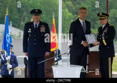 Wolters, il Segretario Generale della NATO Jens Stoltenberg e il Comandante Supremo alleato della NATO Europa Curtis Scaparrotti hanno raffigurato durante una cerimonia per nominare il nuovo Comandante Supremo alleato Europa (SACEUR) a The Shape (sede Suprema delle potenze alleate) a Casteau, Soignies, venerdì 03 maggio 2019. FOTO DI BELGA NICOLAS MAETERLINCK Foto Stock