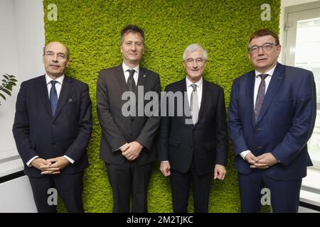 CEO DI UWE (Union Wallonne des Entreprises) Olivier de Wasseige, direttore generale BECI Olivier Willocx, ministro fiammingo-presidente Geert Bourgeois e CEO di VOKA Hans Maertens hanno illustrato durante un incontro tra le organizzazioni imprenditoriali belghe UWE (Union Wallon des Entreprises), VOKA (Vlaams Netwerk van Ondernemingen Industry) e BECI (Bruxelles Enterprises and Commerce Industry) E il Ministro-Presidente fiammingo Bourgeois, martedì 07 maggio 2019 a Bruxelles. Gli imprenditori presenteranno 12 priorità comuni in vista delle prossime elezioni regionali, nazionali ed europee. FOTO DI BELGA THIERRY ROGE Foto Stock