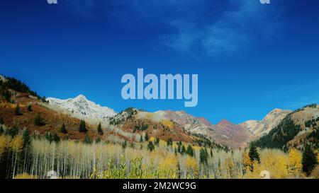 L'autunno si deposita nel profondo dell'American Fork Canyon Foto Stock