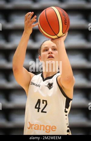 Il belga Cats Jana Raman ha illustrato durante un allenamento in una giornata di media della nazionale belga, la squadra di basket femminile 'The Belgian Cats' davanti ai campionati europei Eurobasket 2019, mercoledì 12 giugno 2019, a Kortrijk. BELGA PHOTO VIRGINIE LEFOUR Foto Stock