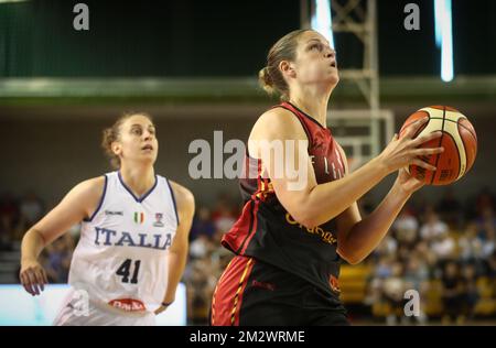 I gatti belgi Jana Raman hanno ritratto in azione nel corso di un amichevole gioco tra la nazionale belga 'i gatti belgi' e l'Italia in vista dei campionati europei Eurobasket 2019, venerdì 21 giugno 2019, a Wevelgem. BELGA PHOTO VIRGINIE LEFOUR Foto Stock