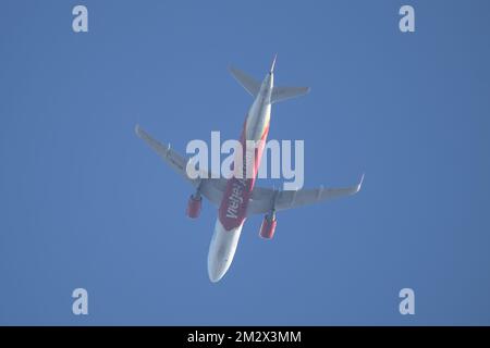 Chiangmai, Thailandia - 12 2022 novembre: HS-VKC A320-200 della compagnia aerea tailandese Vietjet. Decollo dall'Aeroporto Internazionale di Chiang mai all'Aeroporto di Bangkok. Foto Stock