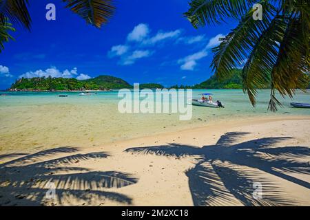 Baia idilliaca vicino a Port Launay, Isola di Mahe, Seychelles Foto Stock