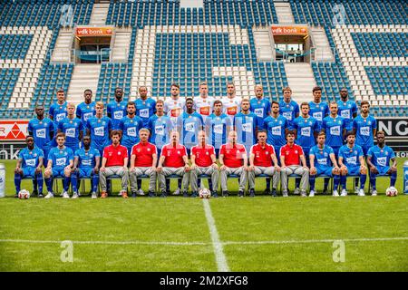 Up L-R; 14 Alessio Castro Montes di Gent; 16 Jonathan David di Gent; 06 Elisha Owusu di Gent; 08 Vadis Odjidja-Ofoe di Gent; 26 Colin Coosemans di Gent; 01 Thomas Kaminski di Gent; 20 Jari De Busser di Gent; 09 Gubus's Roman; 02 Guby's; 31 Guby's Guy's 28 Mamadou Sylla di Gent; (L-R medio); 44 Andy Esiti di Gent; 04 Sigurd di Gent; 03 Eric Smith di Gent; 13 Giorgi Kvilitaia di Gent; 23 Mikael Lustig di Gent; 17 Ibrahima Cisse di Gent; 07 Roman Yaremchuk di Gent; 32 Gent's Igstrand's 33; Luigi Plasent's Franco Igtre; 76 Gent's Gent's Gent; Gent's Gent's Gent's Gent's Gent's Gent's Gent's Foto Stock