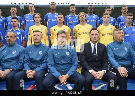 (Anteriore L-R) l'assistente tecnico di Genk Domenico Olivieri, l'assistente tecnico di Genk Tom Van Imschoot, l'allenatore capo di Genk Felice Mazzu, il direttore sportivo di Genk Dimitri De Conde e l'allenatore del guardiano di Genk Guy Martens hanno scattato una foto del 2019-2020° club belga della Jupiler Pro League KRC Genk, martedì 16 luglio 2019 a Genk. FOTO DI BELGA JOHN THYS Foto Stock