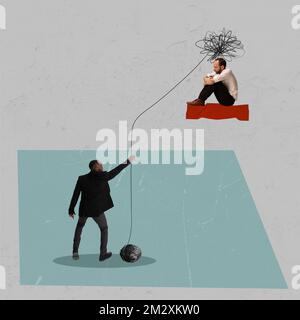 Aiuto dello psicologo. Giovane sensazione di tristezza, depressione. Concetto di psicoterapia e psicologia della persona. Collage d'arte contemporanea. Foto Stock