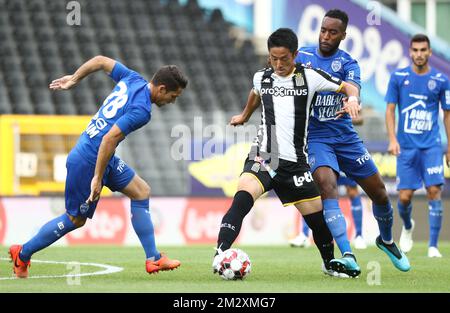 Ryota Morioka di Charleroi combatte per la palla durante una partita di calcio amichevole tra il club belga Sporting Charleroi e la squadra francese Troyes AC, venerdì 19 luglio 2019 a Charleroi, in preparazione della prossima stagione 2019-2020 della Jupiler Pro League. BELGA PHOTO VIRGINIE LEFOUR Foto Stock