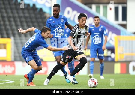 Ryota Morioka di Charleroi combatte per la palla durante una partita di calcio amichevole tra il club belga Sporting Charleroi e la squadra francese Troyes AC, venerdì 19 luglio 2019 a Charleroi, in preparazione della prossima stagione 2019-2020 della Jupiler Pro League. BELGA PHOTO VIRGINIE LEFOUR Foto Stock