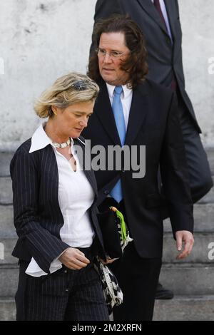 L'artista belga Delphine Boel e Jim o'Hare (marito di Delphine Boel) raffigurati durante i funerali della principessa Stephanie de Windisch-Graetz, cugina del re Alberto II, presso la chiesa Saint-Jacques-sur-Coudenberg, a Bruxelles, lunedì 22 luglio 2019. La principessa morì il 12 luglio, pochi giorni prima del suo 80th° anniversario. FOTO DI BELGA THIERRY ROGE Foto Stock