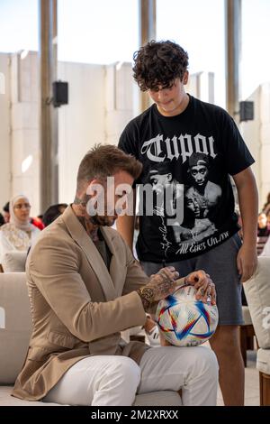 Doha, Qatar il 14 dicembre 2022. David Beckham, ambasciatore della Coppa del mondo FIFA, la leggenda del calcio britannico, partecipa a una proiezione speciale di una serie televisiva dal titolo “Save Our Squad” a Doha, in Qatar, il 14 dicembre 2022. La serie segue David Beckham che guida una giovane squadra di calcio. Foto di QC-Balkis Press/ABACAPRESS.COM Foto Stock