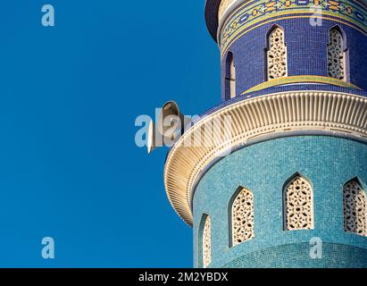 Minareto di Masjid al Rasool al A'dham, Moschea di al Lawati, Muttrah, Muscat, Oman Foto Stock