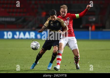 Lior Refaelov e Teun Koopmeiners di Anversa combattono per la palla durante una partita di calcio tra la squadra olandese AZ Alkmaar e il club belga Royal Antwerp FC, giovedì 22 agosto 2019 a Enschede, nei Paesi Bassi, nella prima tappa dei play-off per la UEFA Europa League. BELGA PHOTO VIRGINIE LEFOUR Foto Stock