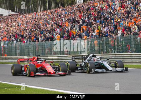 Il pilota britannico Mercedes Lewis Hamilton si piazza al secondo posto davanti al pilota tedesco della Ferrari Sebastian Vettel durante la gara di Formula uno di Spa-Francorchamps in Belgio, domenica 01 settembre 2019 a Spa-Francorchamps. FOTO DI BELGA NICOLAS LAMBERT Foto Stock