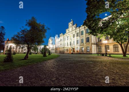 Antico edificio dell'Università Politecnica di Igor Sikorsky a Kiev. KPI edificio principale in serata. Kiev. Ucraina Foto Stock