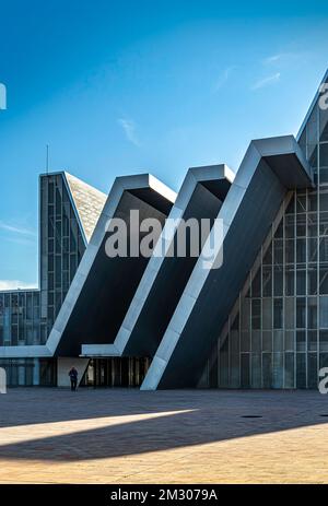 Facciata del Centro Congressi di Saragozza (Palacio de Congresos). Architettura futuristica a Saragozza, Spagna Foto Stock