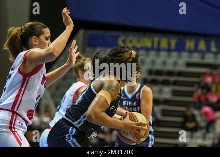 VOO Liege Panthers Jaleesa MAES (45) e BCF Elfi Friburgo Range Courtney (24) combattono per la palla durante una partita di basket tra VOO Liege Panthers e BCF Elfi Friburgo, sul gameday 2, gruppo J delle Eurocup Women, mercoledì 23 ottobre 2019, Liege, Country Hall du Sart Tilman. FOTO BERNARD GILLET Foto Stock