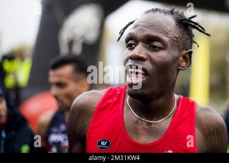 Il belga Isaac Kimeli ha illustrato dopo la gara maschile alla terza fase del concorso CrossCup di Roeselare, domenica 24 novembre 2019. FOTO DI BELGA JASPER JACOBS Foto Stock