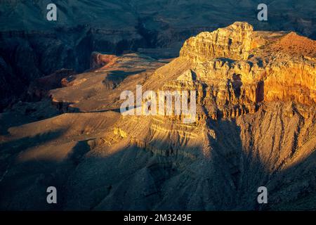 Canyon formazioni rocciose da vicino a Yavapai Point, il Parco Nazionale del Grand Canyon, Arizona USA Foto Stock