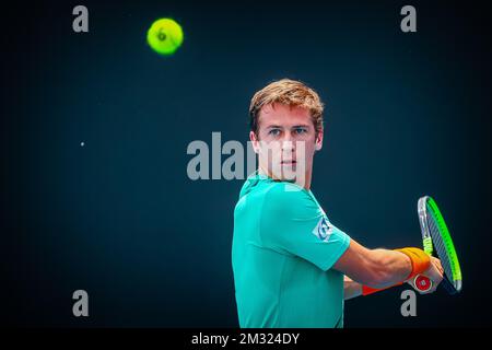 Il belga Kimmer Coppejans gioca un ruolo di backhand durante il primo round delle Qualifiche maschili tra il belga Kimmer Coppejans (ATP 158) e l'italiano Federico Gaio (ATP 150) al tennis 'Australian Open' Grand Slam, mercoledì 15 gennaio 2020 a Melbourne Park, Melbourne, Australia. FOTO DI BELGA PATRICK HAMILTON Foto Stock