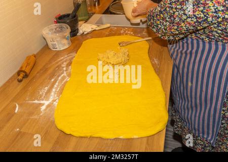 La torta allo zafferano appartiene al Natale in Scandinavia Foto Stock