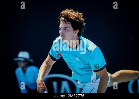 Il belga Alexander Hoogmartens ha ritratto in azione durante una partita di tennis contro l'australiano Derek Pham nel primo round della gara di single junior boy al Grand Slam di tennis 'Australian Open', sabato 25 gennaio 2020 a Melbourne Park, Melbourne, Australia. Foto Stock