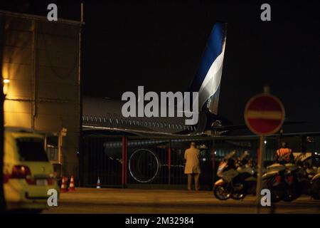 Immagine scattata durante l'arrivo di un aereo aereo che trasporta cittadini belgi ed europei evacuati dalla regione di Wuhan in Cina, dove è scoppiato il coronavirus, domenica 02 febbraio 2020 all'aeroporto militare di Melsbroek. FOTO DI BELGA NICOLAS MAETERLINCK Foto Stock