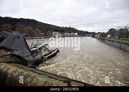 L'illustrazione mostra i trabocchi d'acqua lungo il fiume la Meuse a Namur, mercoledì 05 febbraio 2020. FOTO DI BELGA MAXIME ASSELBERGHS Foto Stock