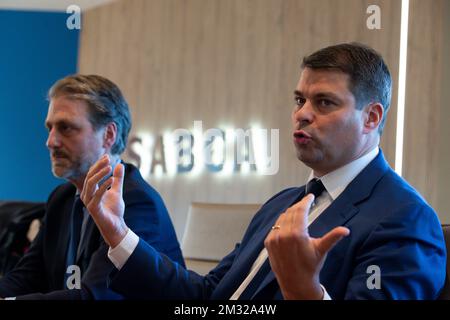 Thibauld Jongen, CEO della SABCA, e Stephane Burton, CEO della Sabena Aerospace, hanno illustrato le loro foto nel corso di una conferenza stampa presso la sede del fornitore aerospaziale belga Saca, a Bruxelles, venerdì 07 febbraio 2020. All'inizio di oggi, è stato annunciato che Sabena Aerospace e la FPIM - Federal Holding and Investment Company (FPIM - SFPI) acquisteranno l'attuale proprietario Dassault. FOTO DI BELGA NICOLAS MAETERLINCK Foto Stock