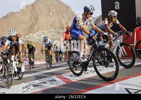 Pieter belga Serry di Deceuninck - Quick-Step in azione durante la fase 2 del 'UAE Tour' 2020 gara ciclistica 168km da Hatta alla diga di Hatta a Dubai, Emirati Arabi Uniti, lunedì 24 febbraio 2020. L'edizione di quest'anno si svolgerà dal 23 al 29 febbraio. FOTO DI BELGA YUZURU SUNADA FRANCE OUT Foto Stock