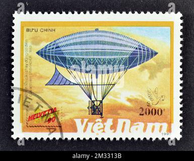 Francobollo cancellato stampato dal Vietnam, che mostra la compagnia aerea dei fratelli Tissandier, esposizione filatelica internazionale Helvetia'90 (Zeppelins), circ Foto Stock