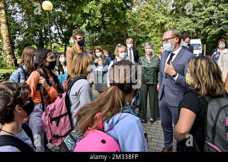 Ministro fiammingo dell'educazione e del benessere degli animali e dello sport ben Weyts ha raffigurato durante una visita alla scuola secondaria GO! Technisch Atheneum Horteco, il primo giorno di scuola per l'anno scolastico 2020-2021, a Vilvoorde, martedì 01 settembre 2020. Nella crisi del coronavirus in corso, le scuole riaprono sotto un regime di "codice giallo" per la prima settimana. FOTO DI BELGA DIRK WAEM Foto Stock