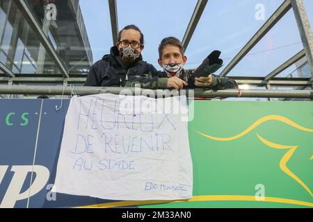 I tifosi di Eupen si sono raffigurati durante una partita di calcio tra KAS Eupen e KAA Gent, venerdì 11 settembre 2020 a Eupen, il giorno 5 della prima divisione del campionato belga della 'Jupiler Pro League'. FOTO DI BELGA BRUNO FAHY Foto Stock