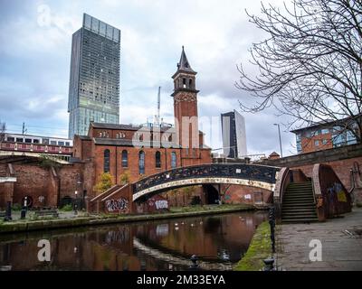 Castlefield lungo il canale Bridgewater a Manchester. Foto Stock