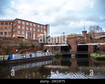 Castlefield lungo il canale Bridgewater a Manchester. Foto Stock