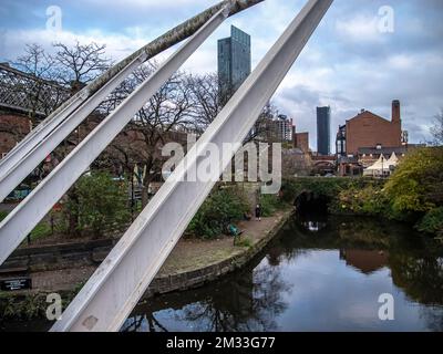 Castlefield lungo il canale Bridgewater a Manchester. Foto Stock