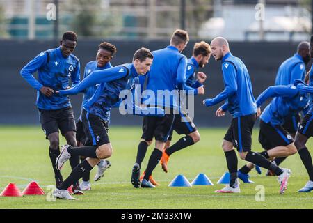 Hans Vanaken del Club e i giocatori del Club sono raffigurati nel corso di una sessione di allenamento del club belga Brugge in vista del secondo gioco di gruppo della UEFA Champions League, nel gruppo F, tra la squadra di calcio belga Club Brugge e il club italiano SS Lazio Roma, martedì 27 ottobre 2020 a Brugge. FOTO DI BELGA BRUNO FAHY Foto Stock